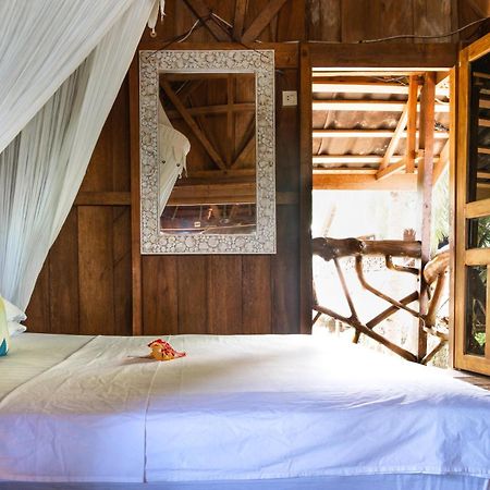 Отель Mentawai Surf Camp Muarasiberut Экстерьер фото